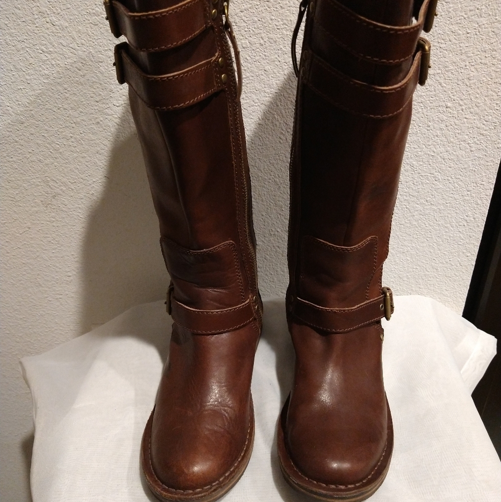 SOLD🚫*** - Uggs - motorcycle style boots -sz 6